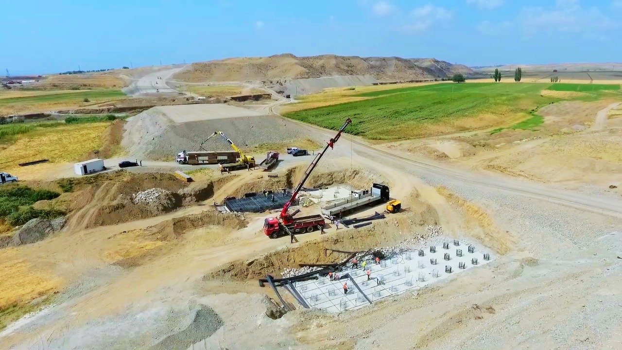 Yeraltı və yerüstü keçidlərin tikintisi